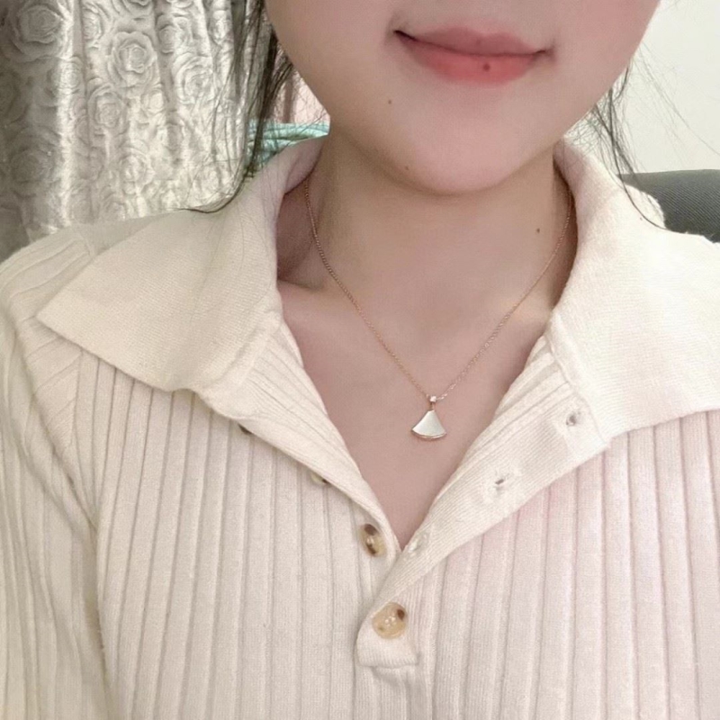Bv1g*ai necklaces